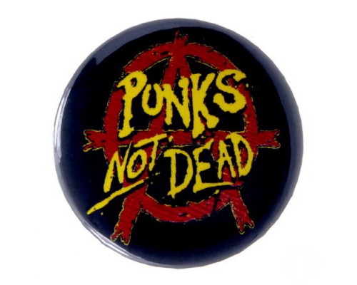 Значок Punks not Dead 4