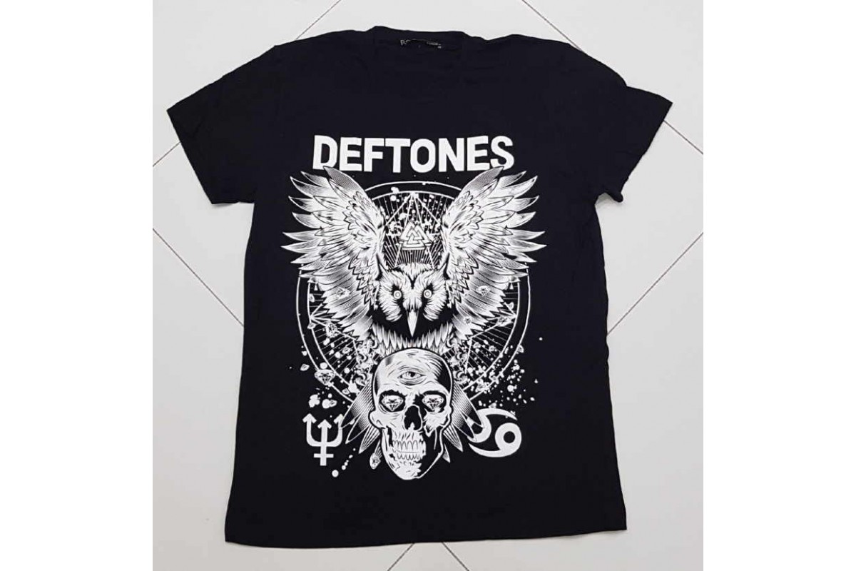 Deftones around the. Футболка Deftones. Deftones ohms футболка. Deftones мерч. Футболка Deftones around the fur.